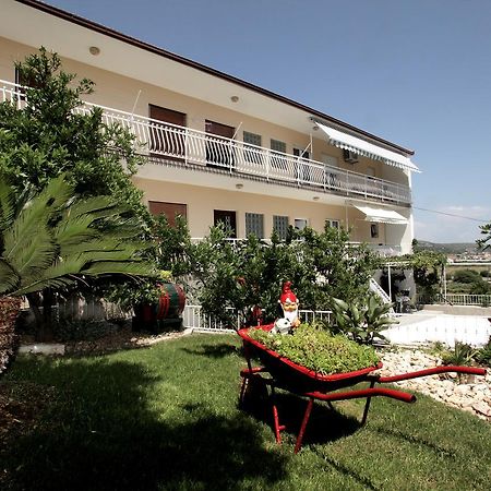 Apartment Carmen Trogir Exteriör bild