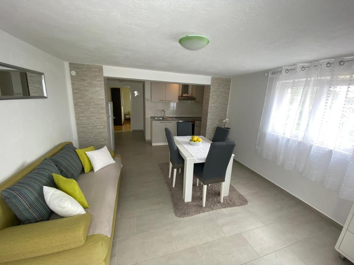 Apartment Carmen Trogir Exteriör bild