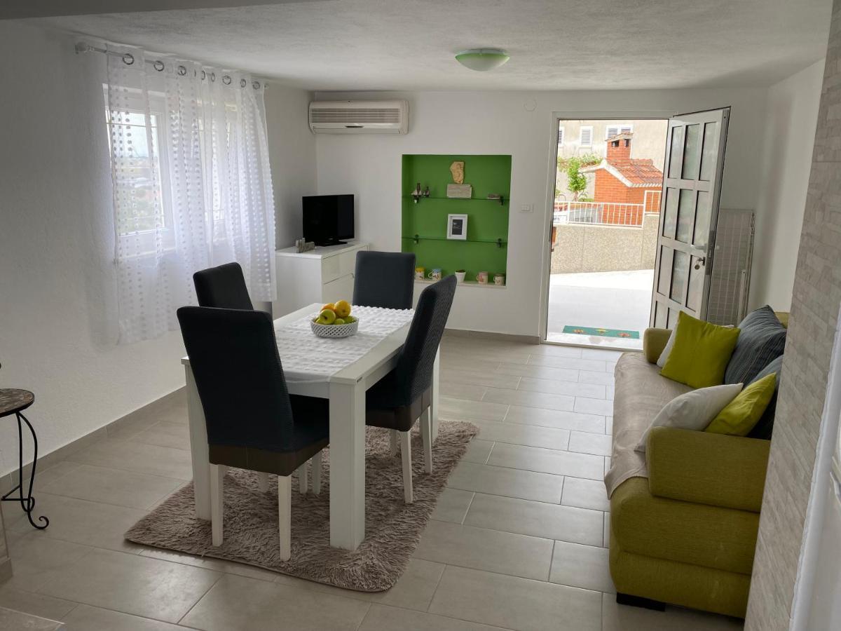Apartment Carmen Trogir Exteriör bild