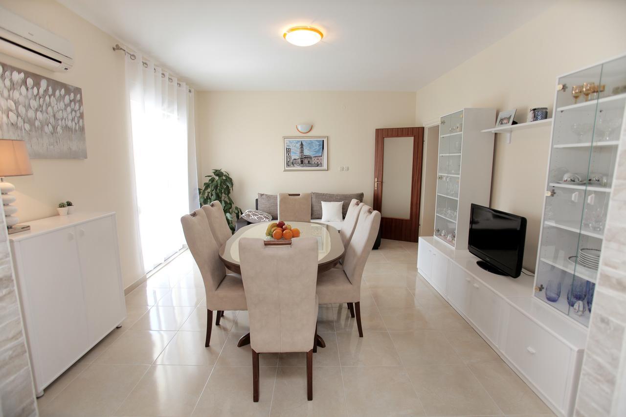 Apartment Carmen Trogir Exteriör bild