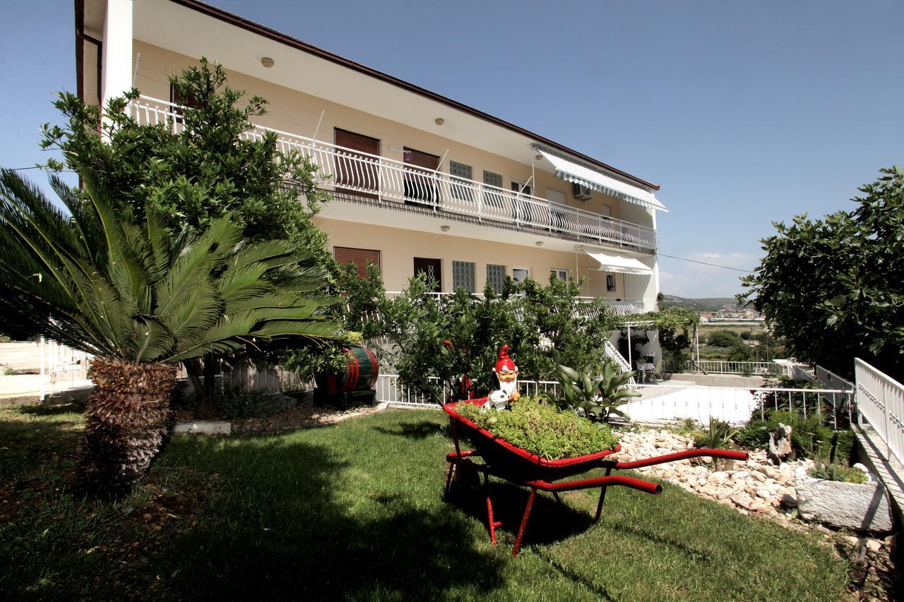 Apartment Carmen Trogir Exteriör bild