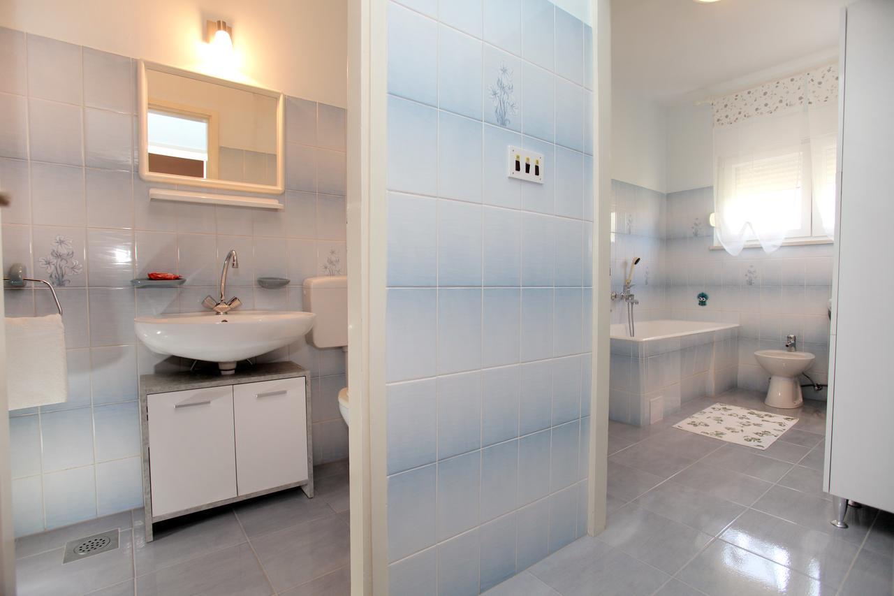 Apartment Carmen Trogir Exteriör bild